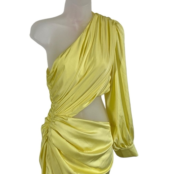 Gigii’s Yellow Satin Asymmetric One Shoulder Slit Ruched Maxi Dress Size Small - Picture 3 of 12